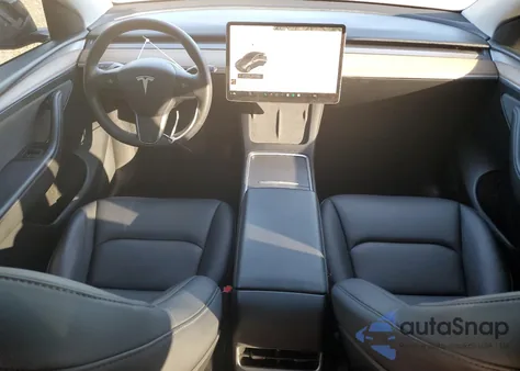 2024 Tesla Model Y z USA, uszkodzony, nr VIN 7SAYGDED5RF008081